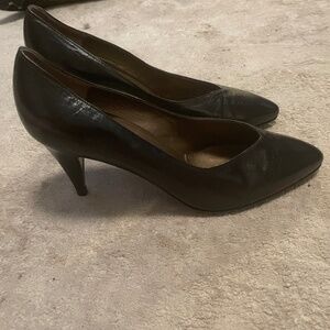 Vintage Bruno Magli black leather pumps